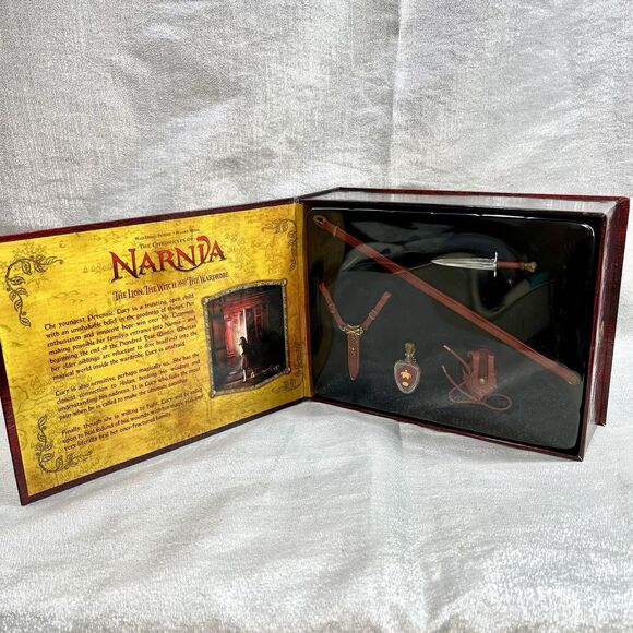 Chronicles Of Narnia 1/6 Scale Lucy's Christmas Gift DS133 Master Replicas 2005 - Picture 1 of 6